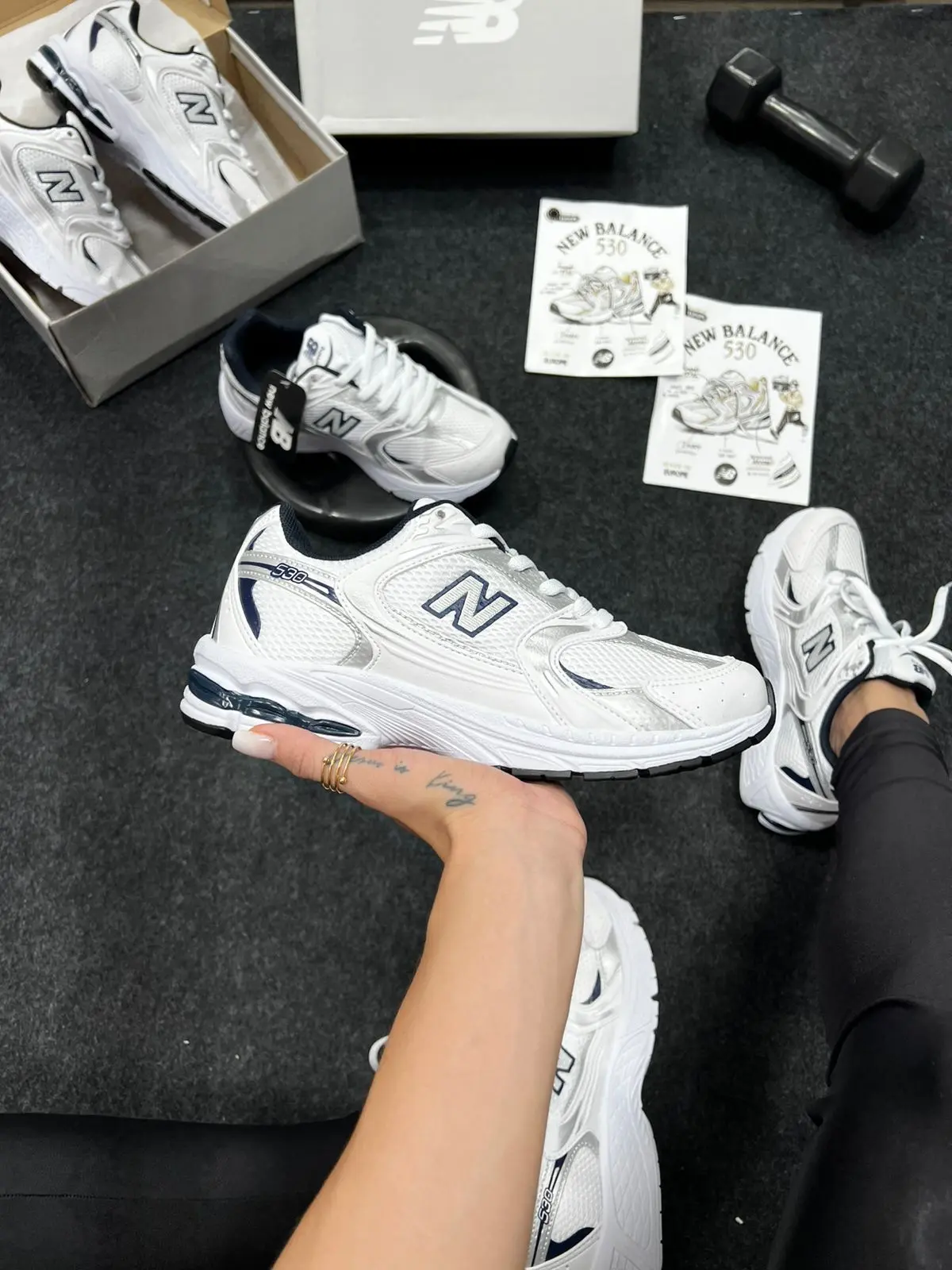 New Balance 530 Branco e Azul — foto principal
