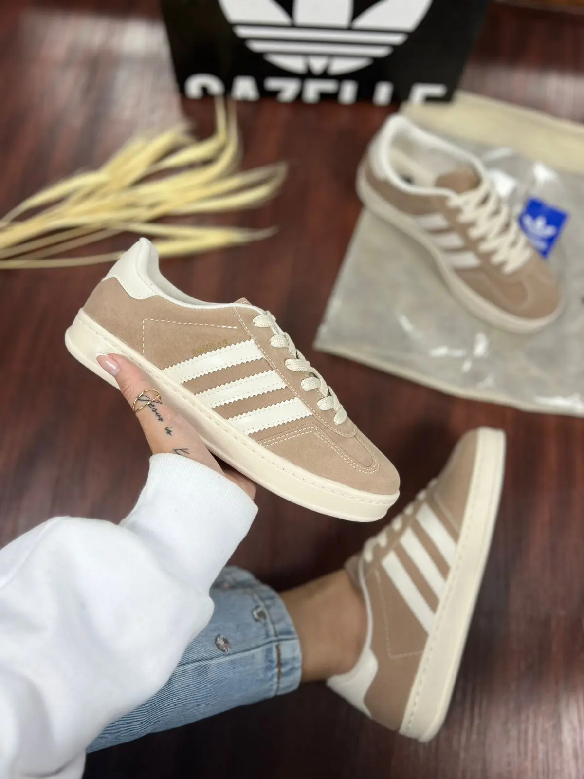 Adidas Gazelle Bege — foto principal