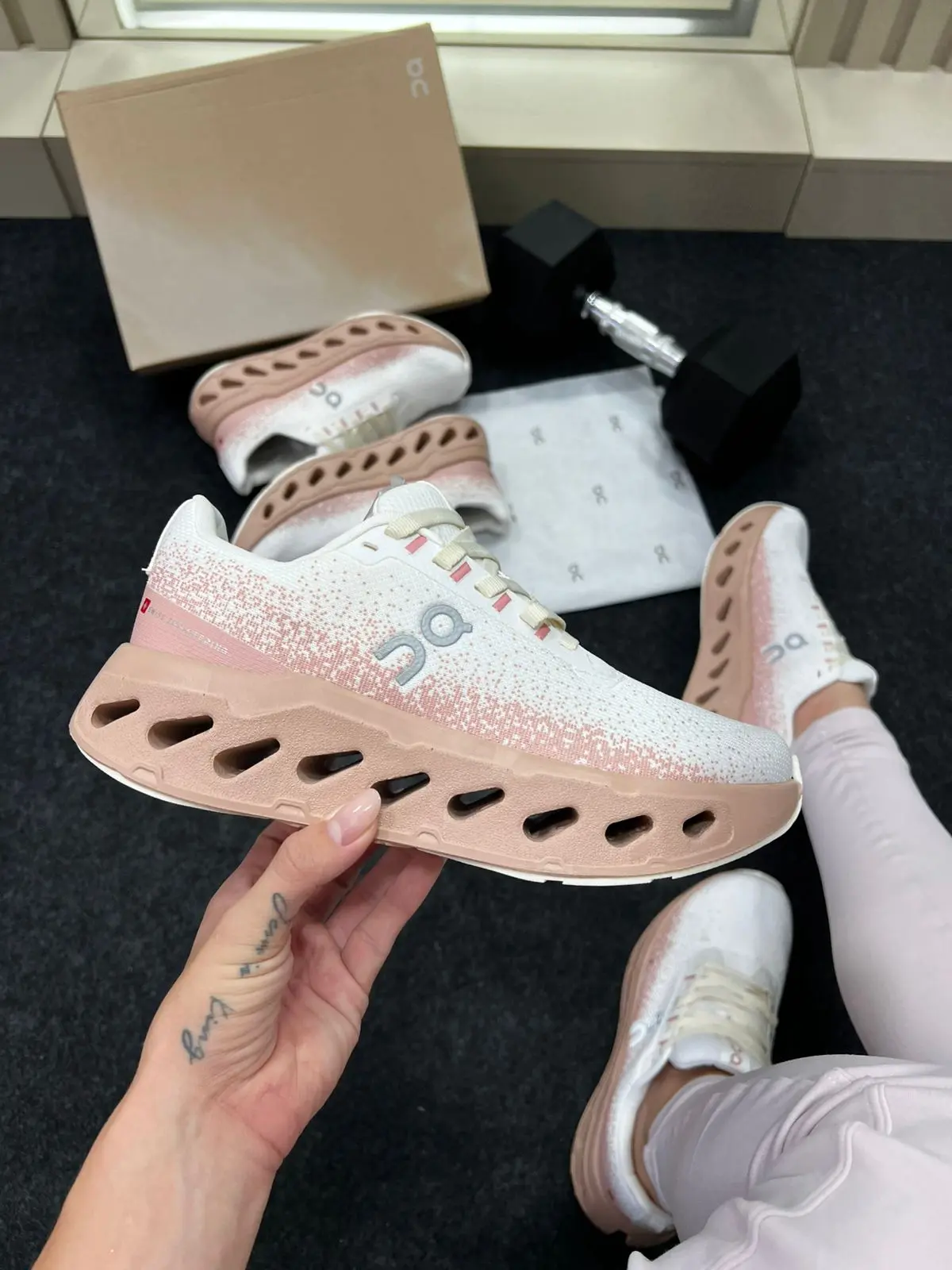 Oncloud Max Off White Rose — foto principal