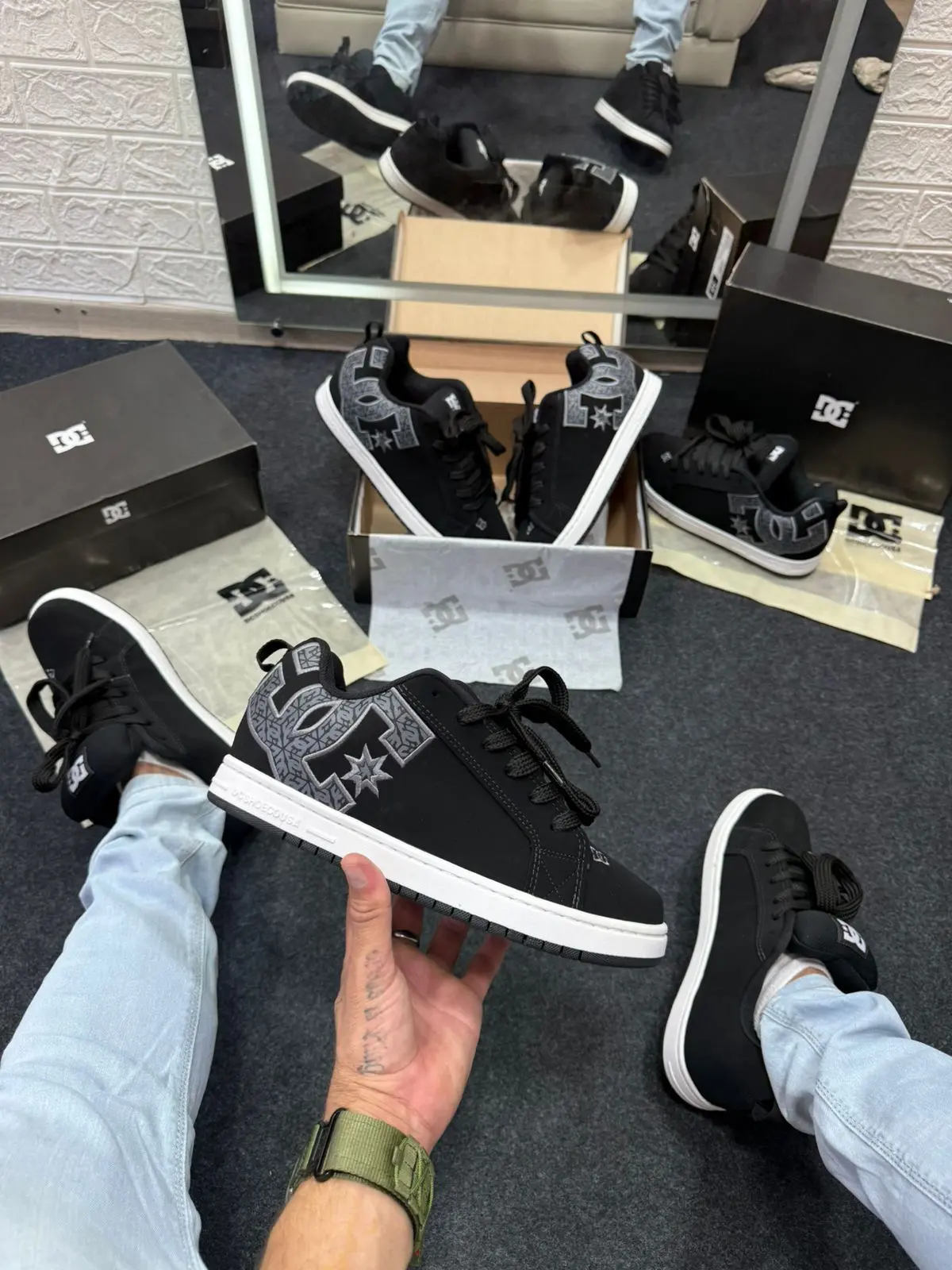 Dcshoes CO USA Preto e Branco — foto principal