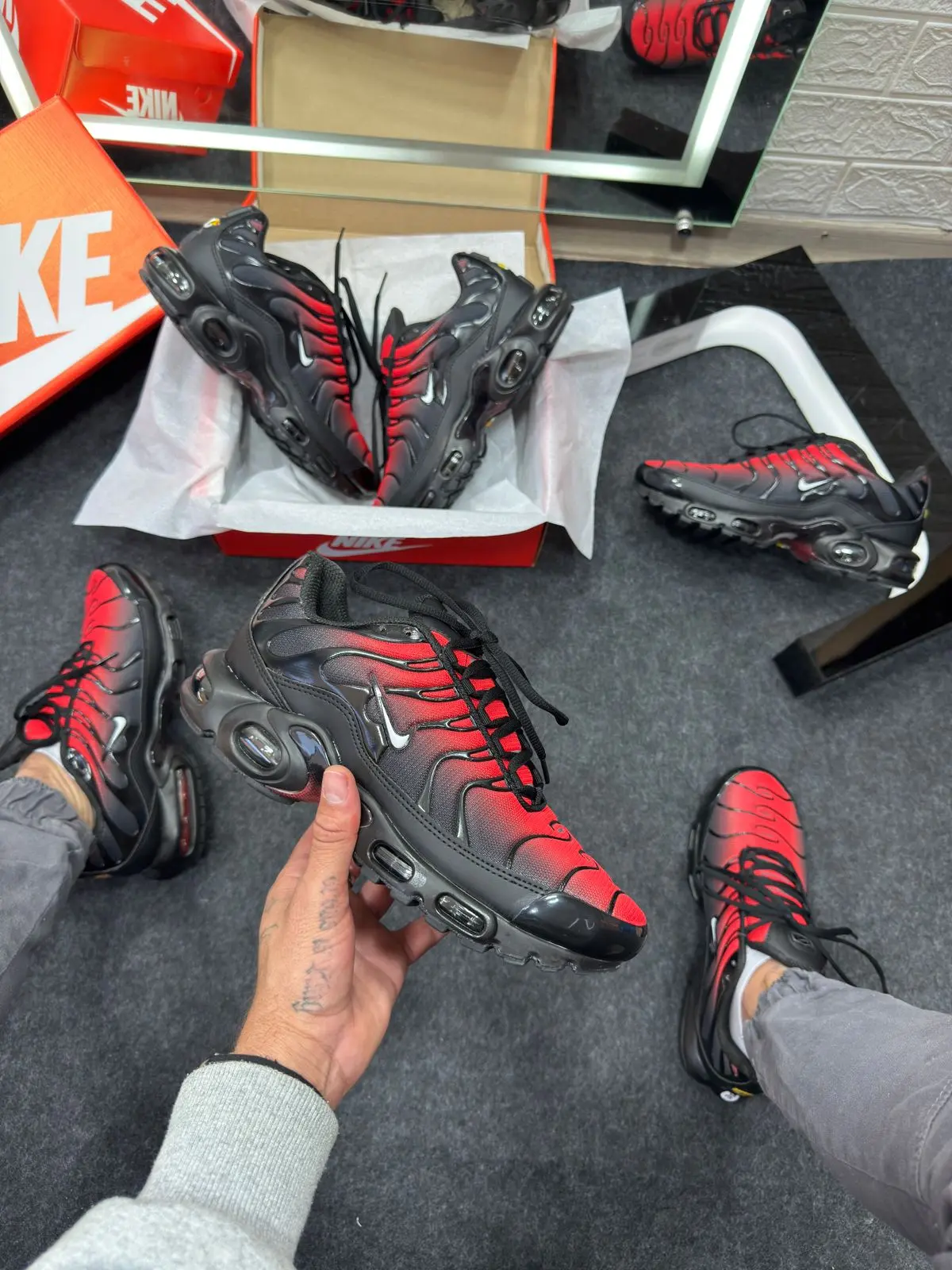 Nike Air Max TN Plus Preto e Vermelho — foto principal