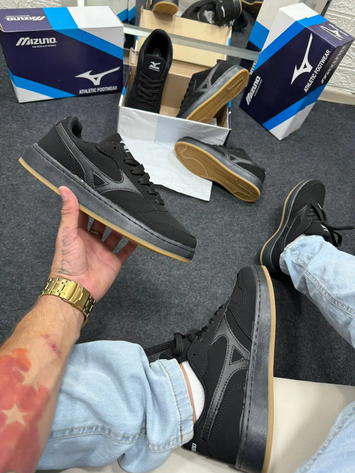 Mizuno Street Wind Preto Camurça — foto principal