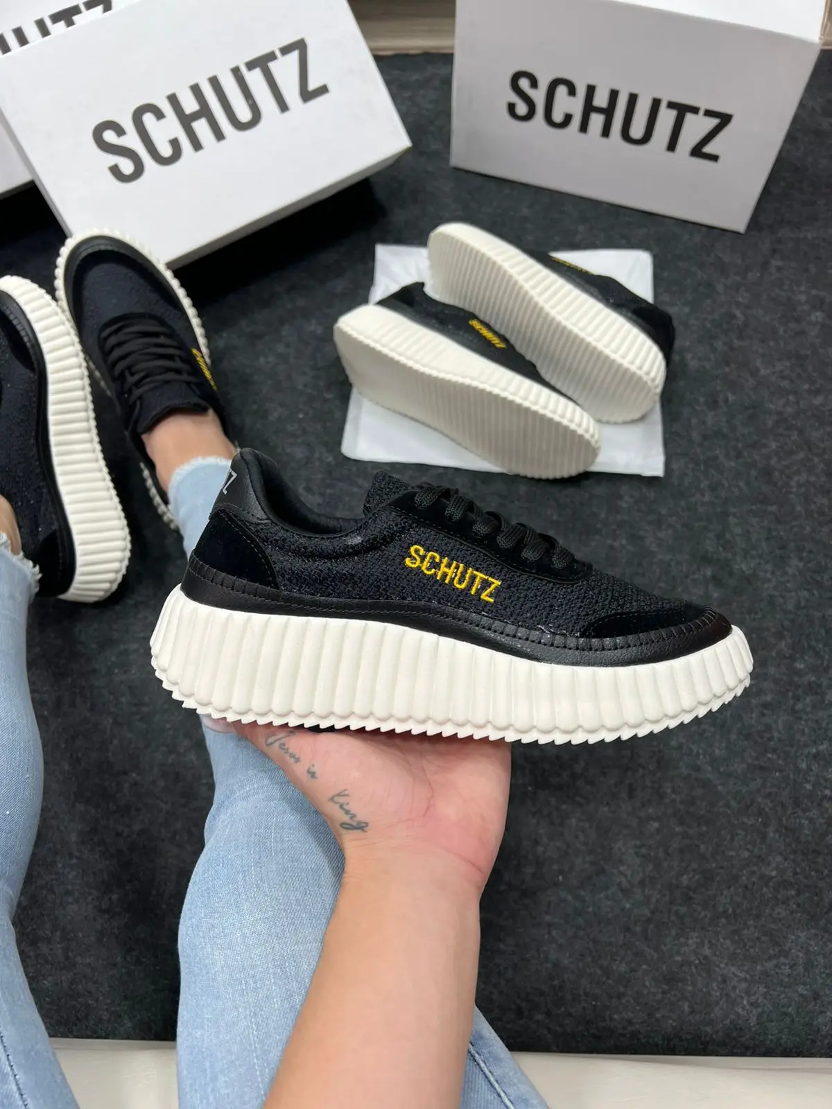 Shutz Casual Tricô Premium Branco e Preto — foto principal