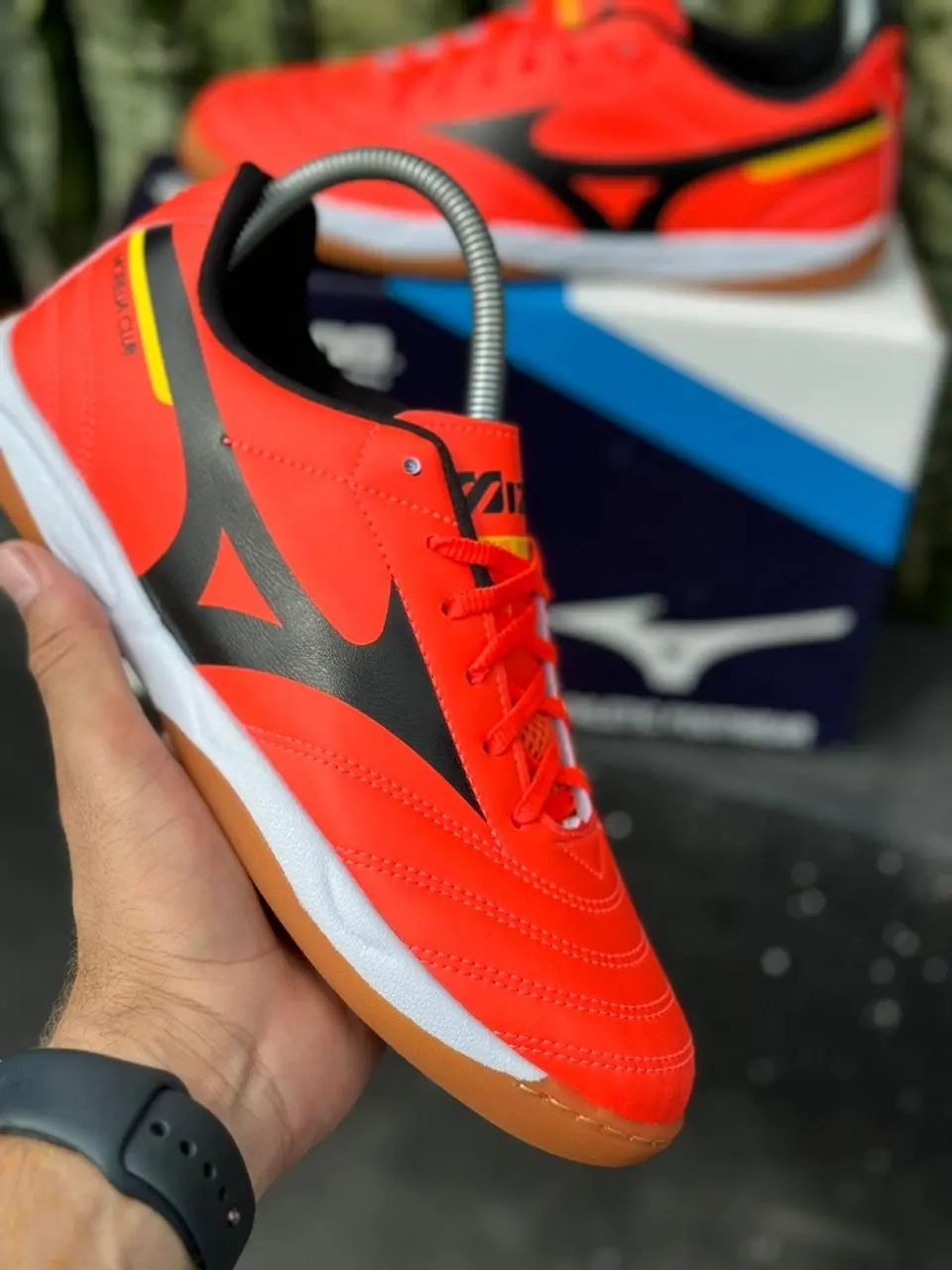 Chuteira Mizuno Salão Premium - Laranja — foto principal