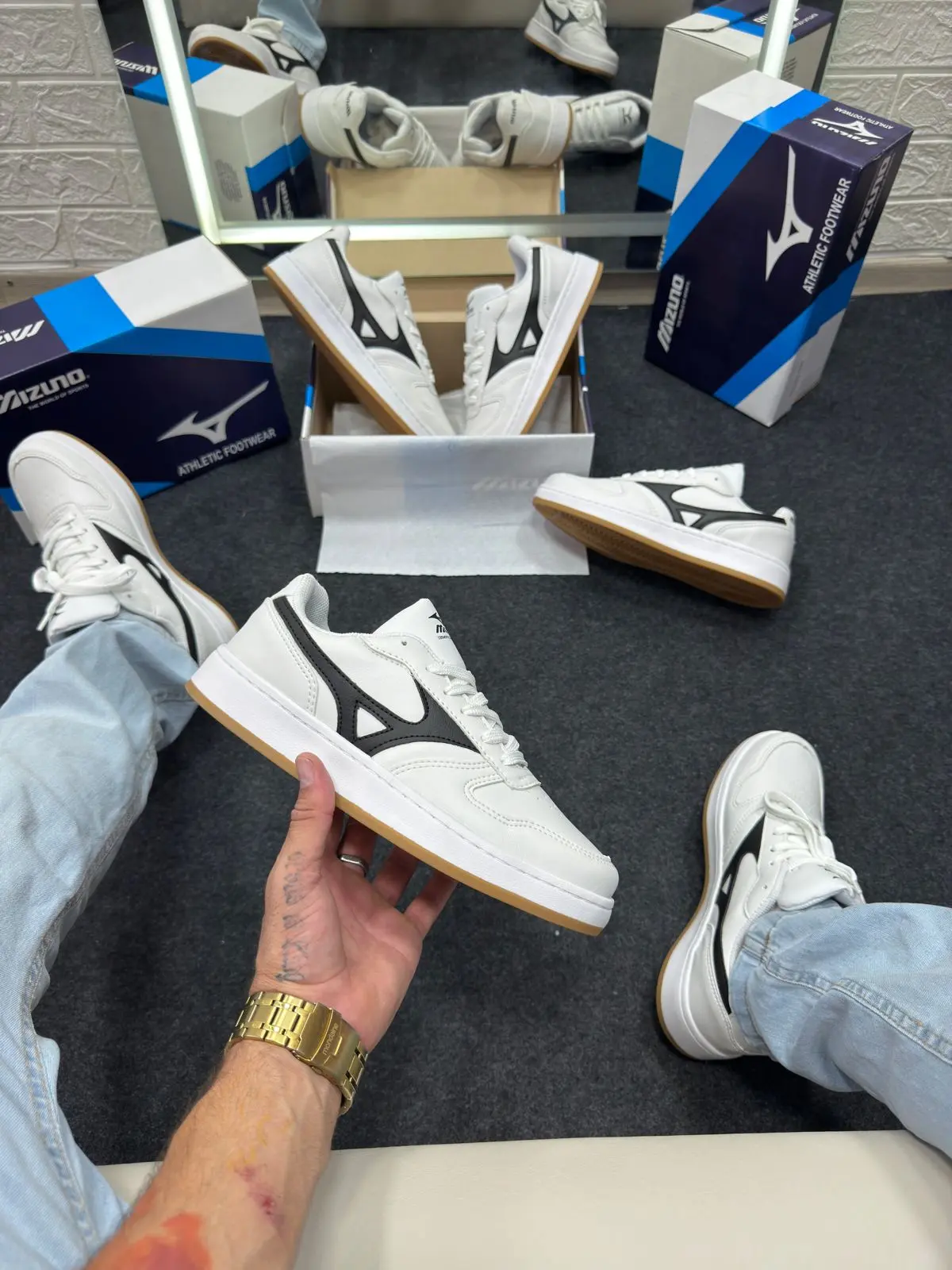Mizuno Street Wind Branco e Preto — foto principal