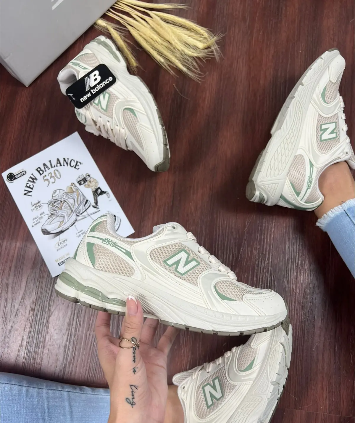 New Balance 530 Creme/verde — foto principal