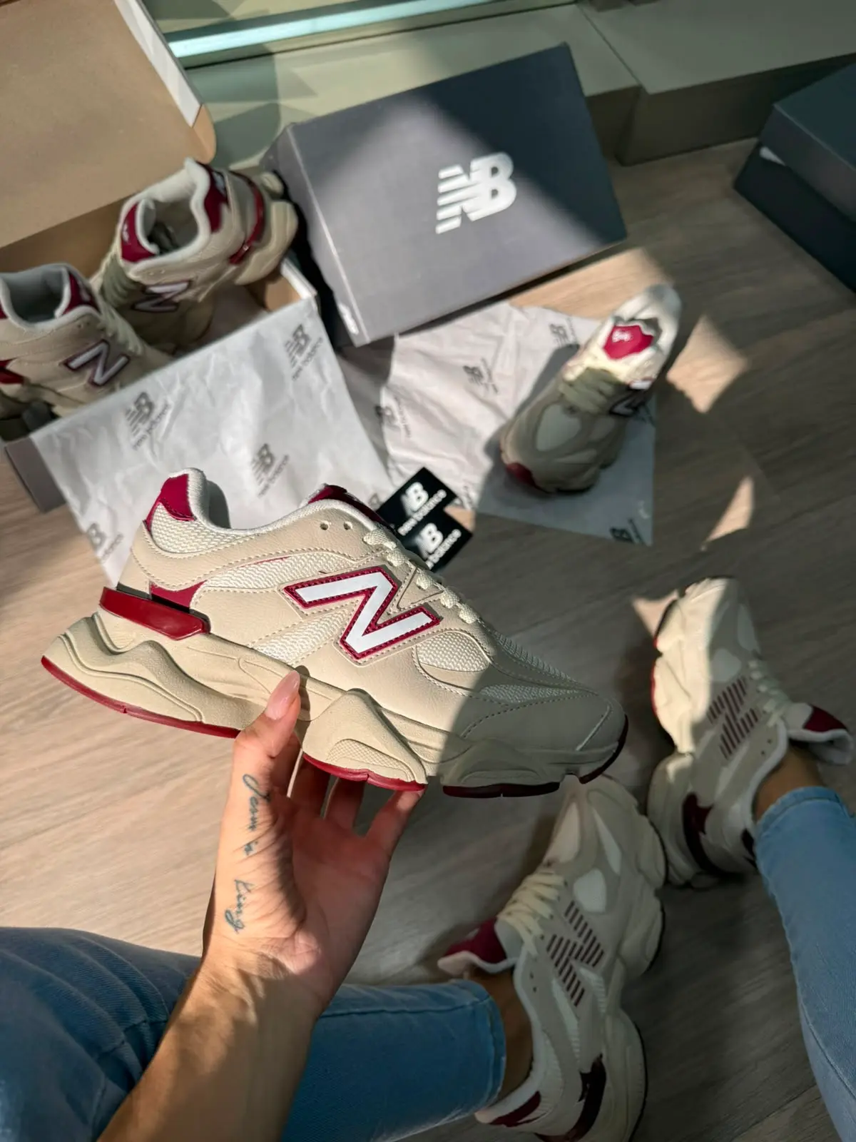 New Balance 9060 Bege Bordo — foto principal